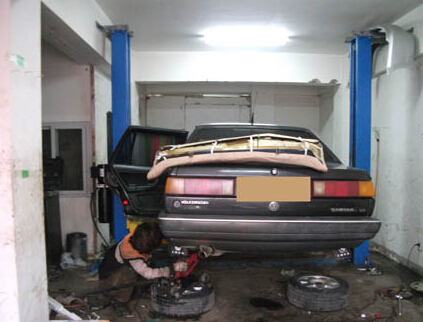 千斤頂在汽車保養(yǎng)中心